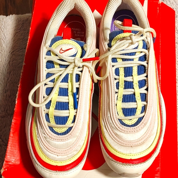 NIKE WMNS AIR MAX 97SE BIG APPLES - Picture 2 of 4